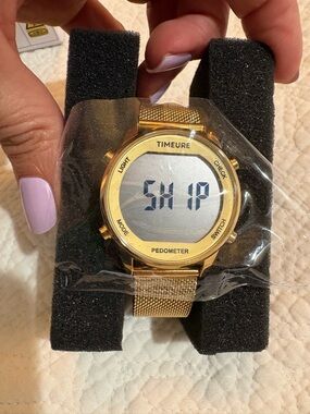 Gold Digital Pedometer Watch - Gold Mesh Band